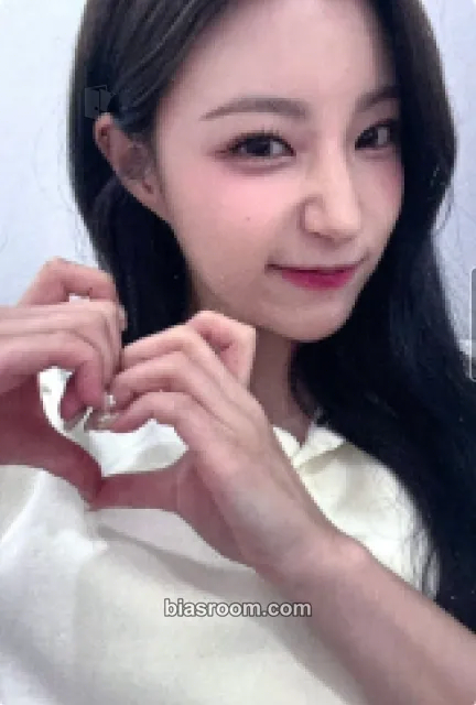 Yeju Feelin' Hot Photocard - ICHILLIN’ - ICHILLIN’ K-pop photocard