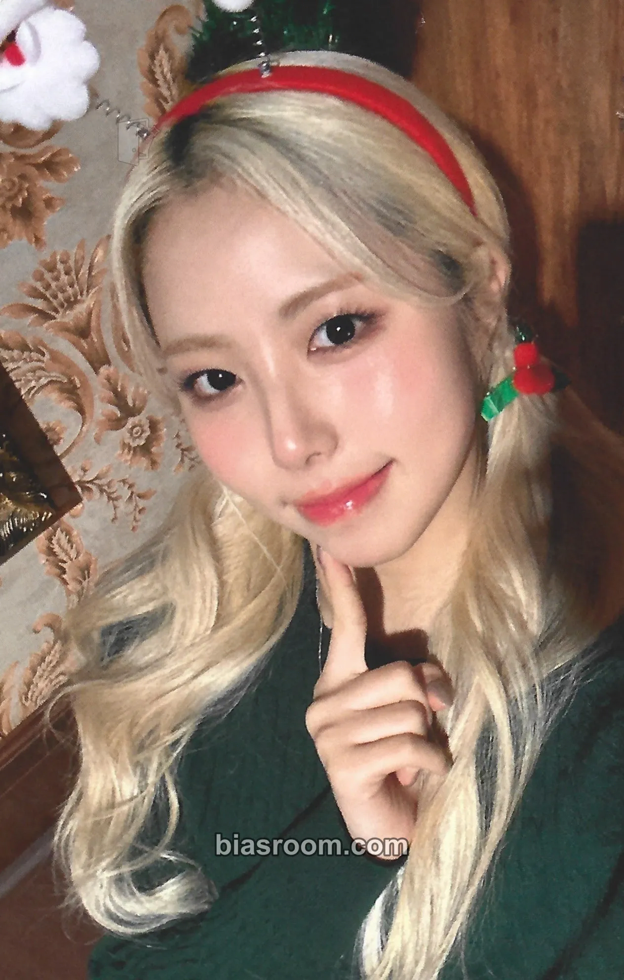 Ireh RBW Cafe Photocard - PURPLE KISS - PURPLE KISS K-pop photocard
