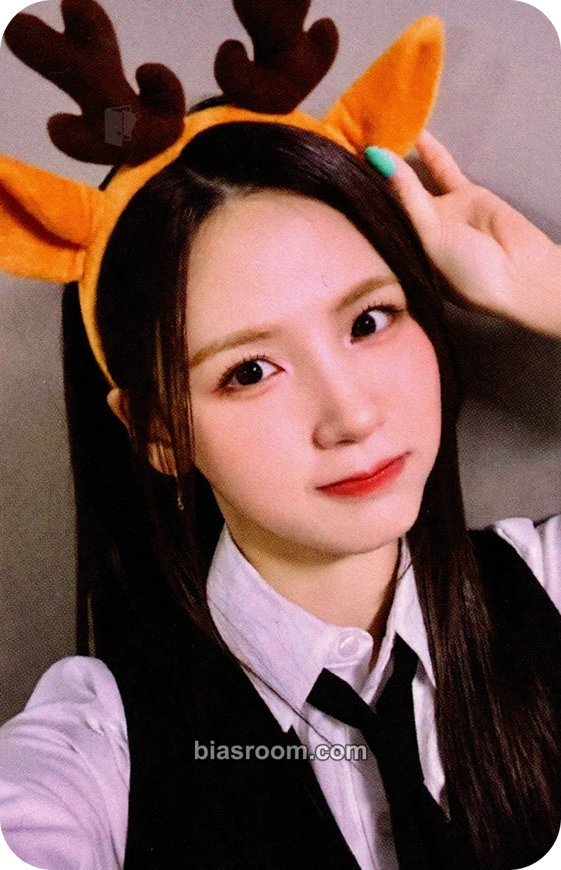 Jiyoon ICHILLIN' 2025 Season's Greetings - Office (Poca Album) Photocard - ICHILLIN’ - ICHILLIN’ K-pop photocard