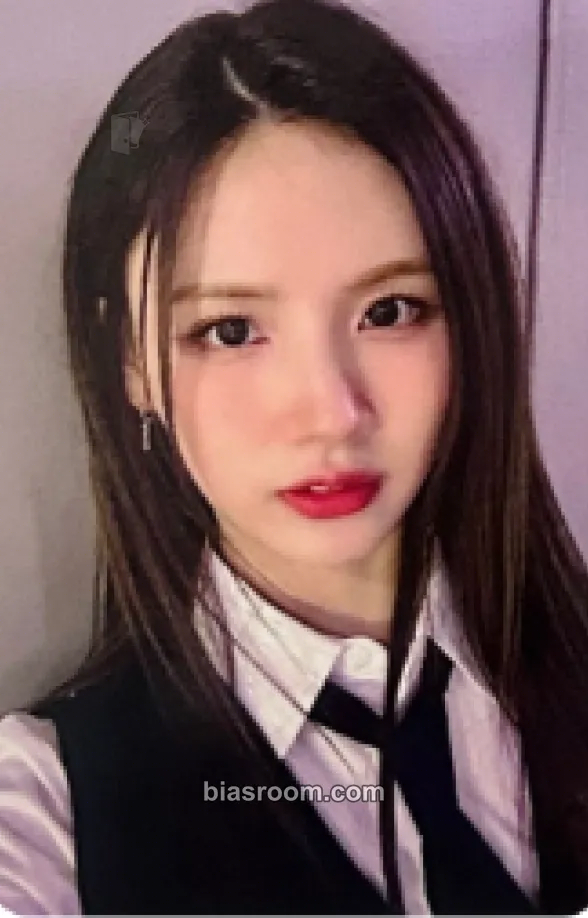 Jiyoon ICHILLIN' 2025 Season's Greetings - Office (Poca Album) Photocard - ICHILLIN’ - ICHILLIN’ K-pop photocard