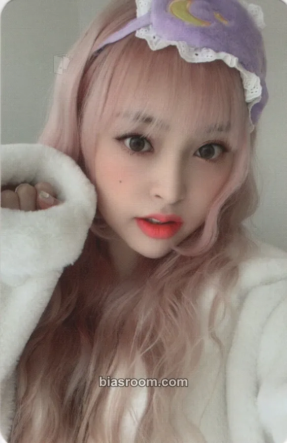 Yuuri SOLAR: rise Photocard - LUNARSOLAR - LUNARSOLAR K-pop photocard