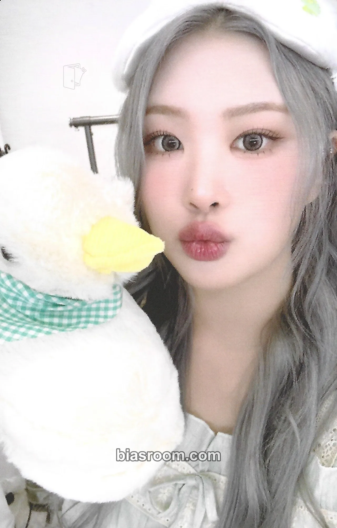 Swan 2025 Season's Greetings: Purplicious Party Photocard - PURPLE KISS - PURPLE KISS K-pop photocard