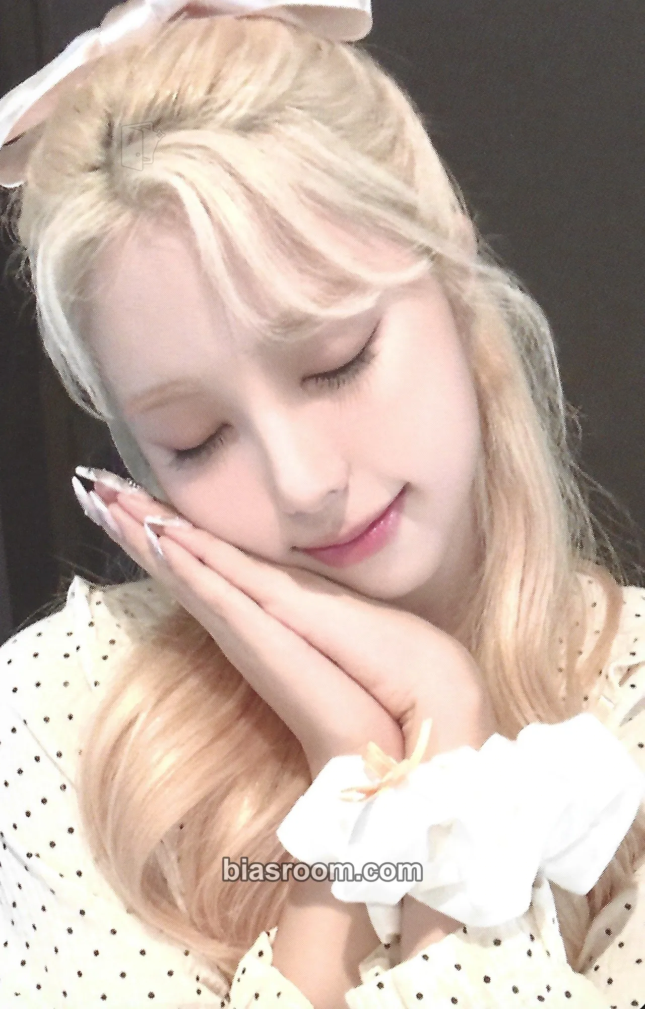 Ireh 2025 Season's Greetings: Purplicious Party Photocard - PURPLE KISS - PURPLE KISS K-pop photocard