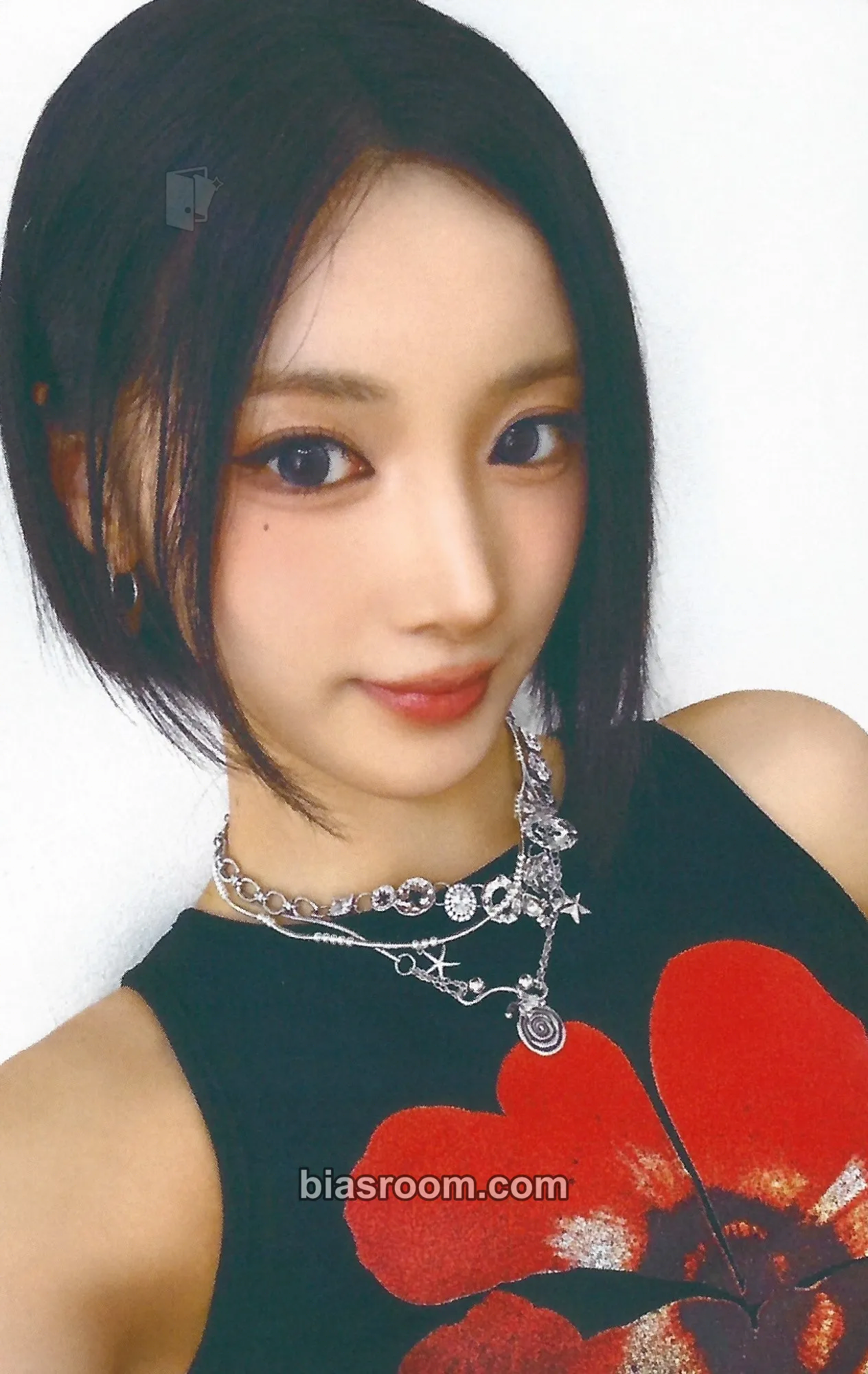 Yuki RBW Cafe Photocard - PURPLE KISS - PURPLE KISS K-pop photocard