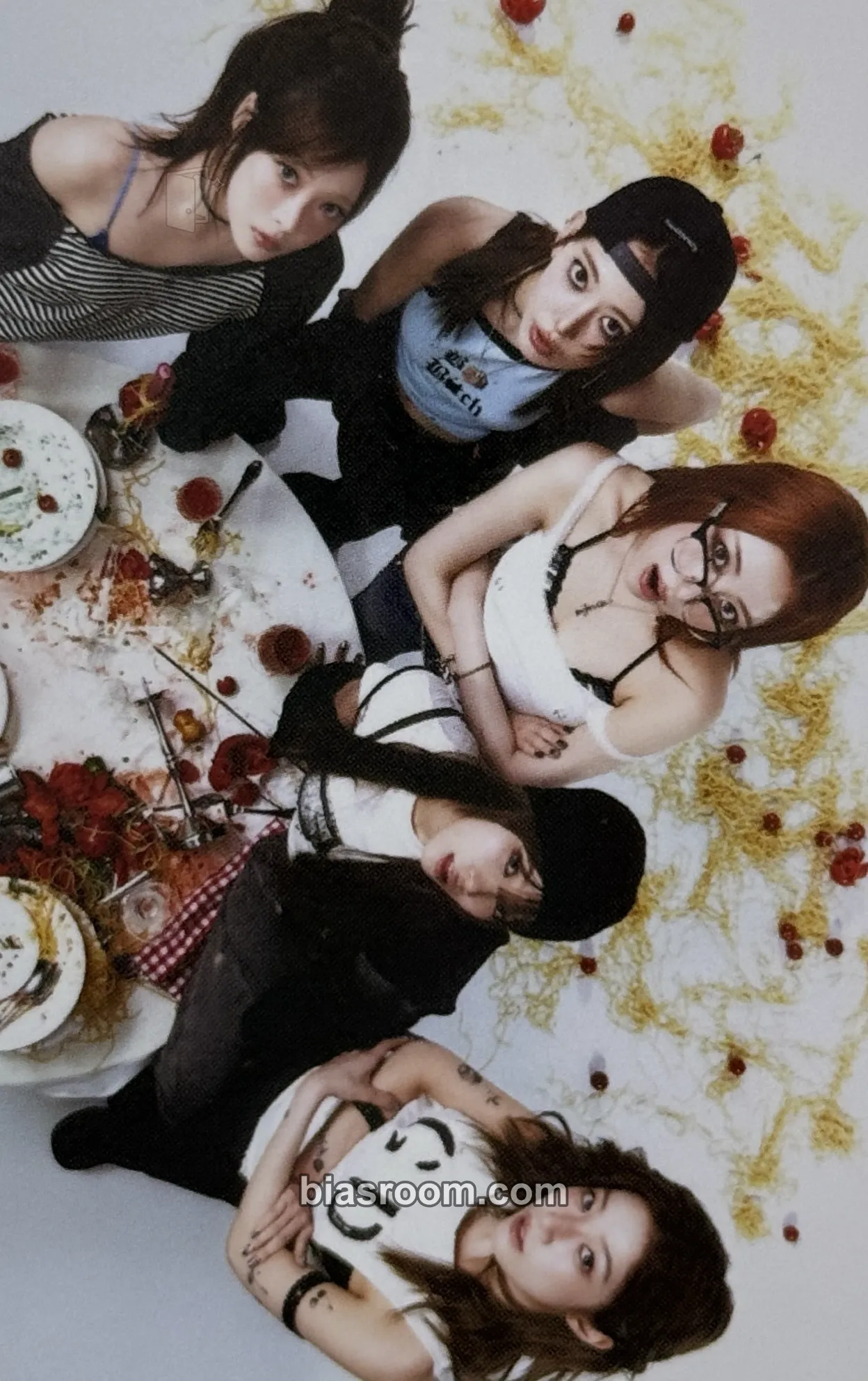 SPAGHETTI Photocard - LE SSERAFIM - LE SSERAFIM K-pop photocard