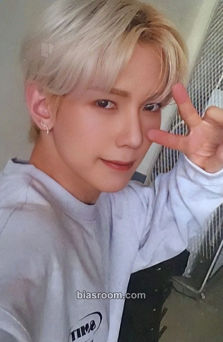 Yeosang Wonderwall Merchline Photocard - ATEEZ - ATEEZ K-pop photocard