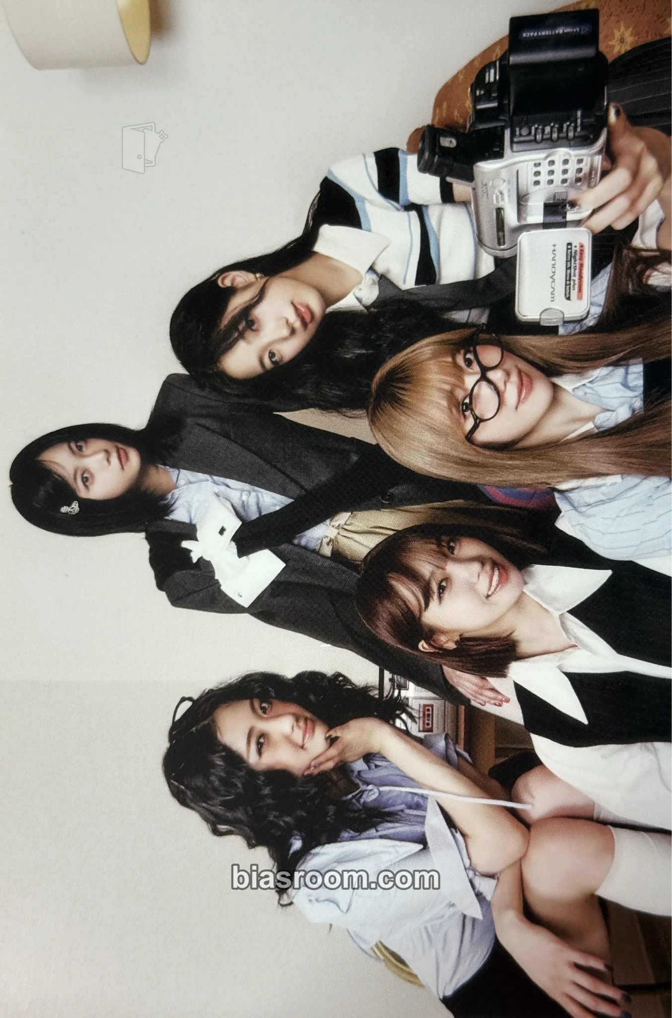 2025 Season's Greetings ‘Land of Le sserafim” Photocard - LE SSERAFIM - LE SSERAFIM K-pop photocard