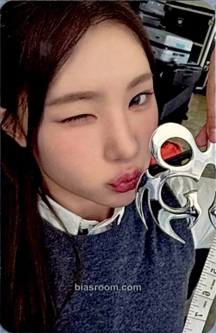 Juun FOCUS Photocard - Hearts2Hearts - Hearts2Hearts K-pop photocard