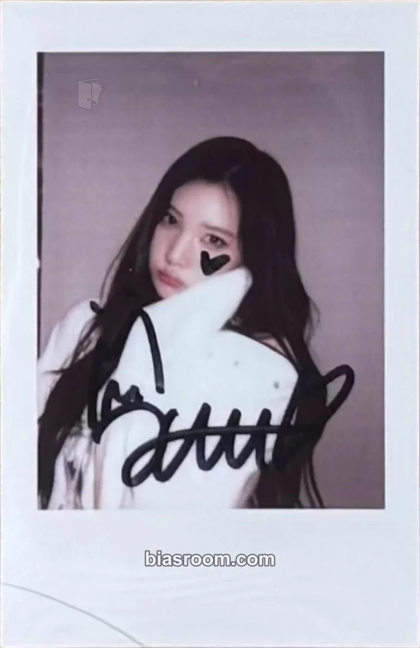 Juun FOCUS Photocard - Hearts2Hearts - Hearts2Hearts K-pop photocard