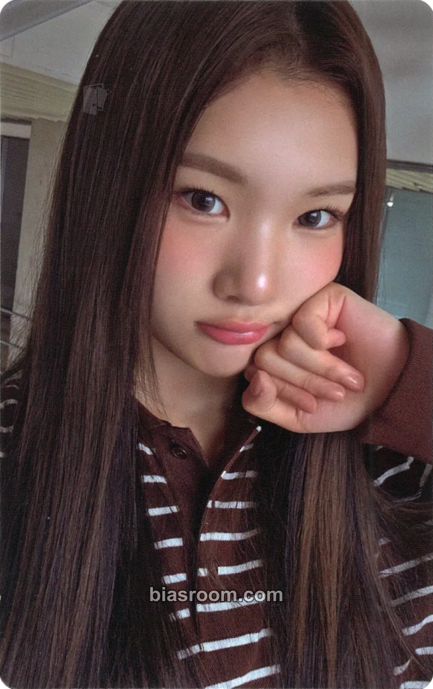Juun FOCUS Photocard - Hearts2Hearts - Hearts2Hearts K-pop photocard