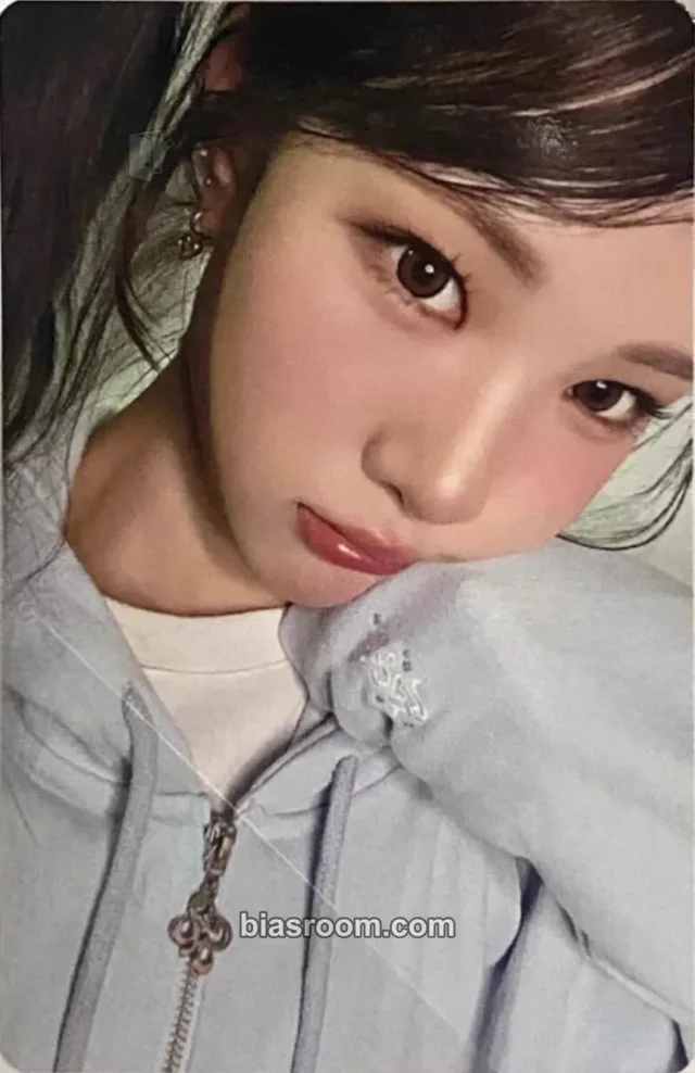 Hearts2Hearts - Juun - FOCUS Album merch photocard