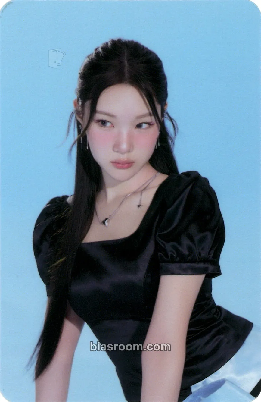 Juun FOCUS Photocard - Hearts2Hearts - Hearts2Hearts K-pop photocard