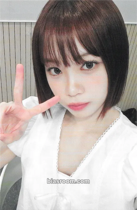 Kim Chaewon CRAZY Photocard - LE SSERAFIM - LE SSERAFIM K-pop photocard