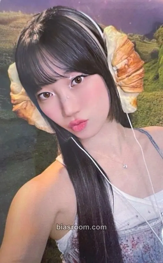 Kazuha CRAZY Photocard - LE SSERAFIM - LE SSERAFIM K-pop photocard