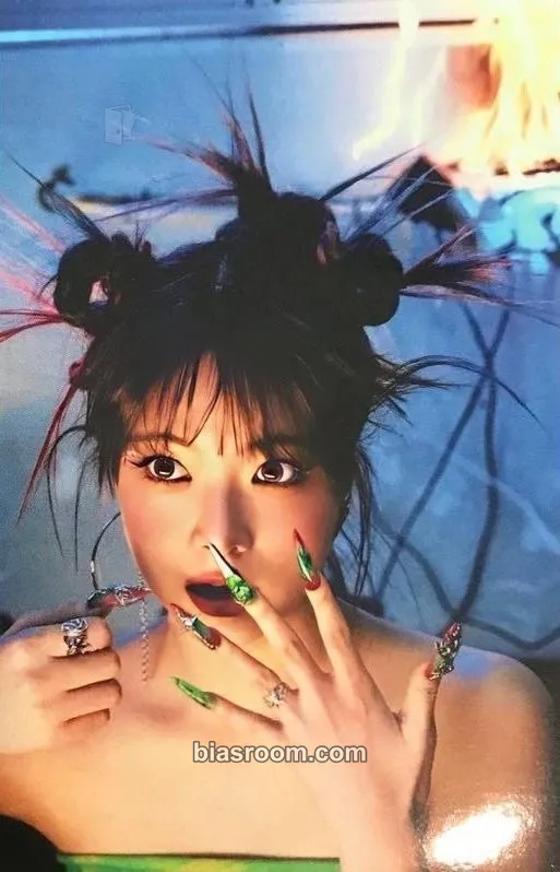 Hong Eunchae CRAZY Photocard - LE SSERAFIM - LE SSERAFIM K-pop photocard