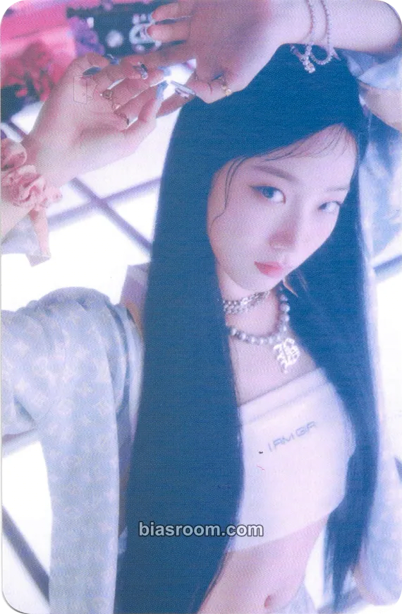 Kazuha EASY Photocard - LE SSERAFIM - LE SSERAFIM K-pop photocard