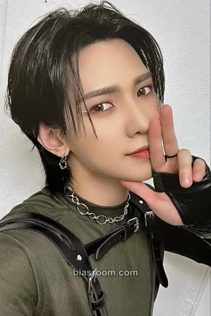 Yeosang THE WORLD EP.2 : OUTLAW Photocard - ATEEZ - ATEEZ K-pop photocard