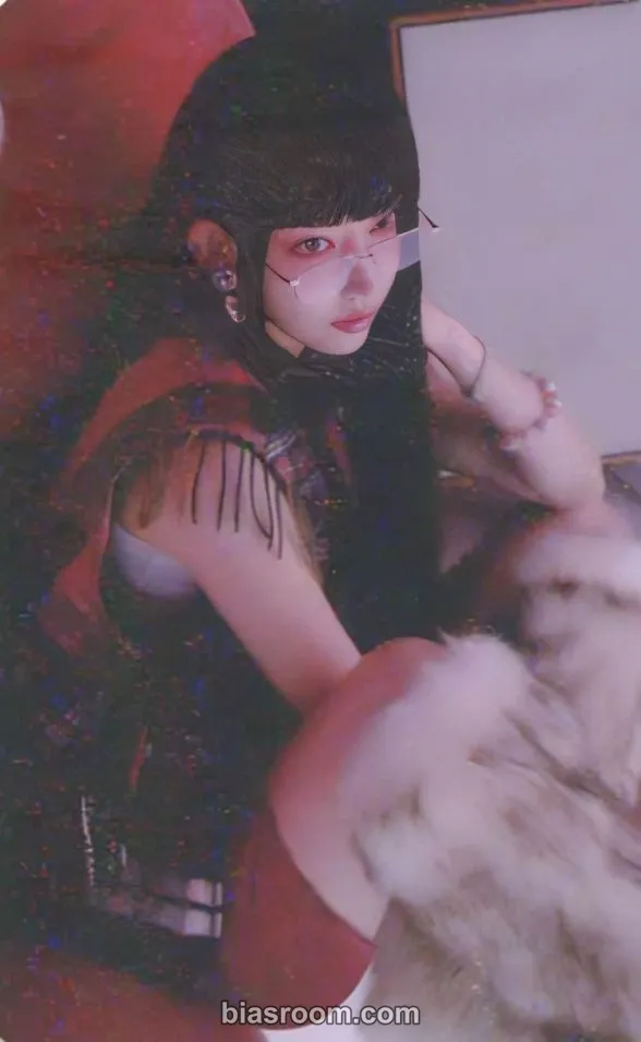 Sakura EASY Photocard - LE SSERAFIM - LE SSERAFIM K-pop photocard