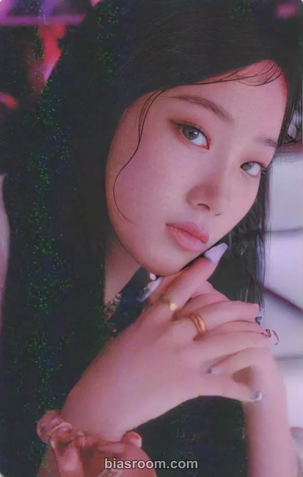 Kazuha EASY Photocard - LE SSERAFIM - LE SSERAFIM K-pop photocard