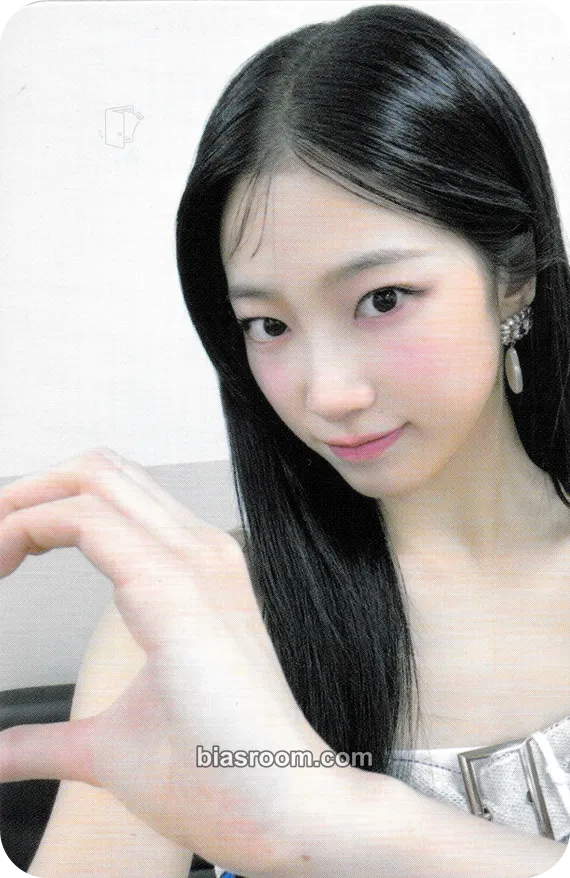Kazuha EASY Photocard - LE SSERAFIM - LE SSERAFIM K-pop photocard