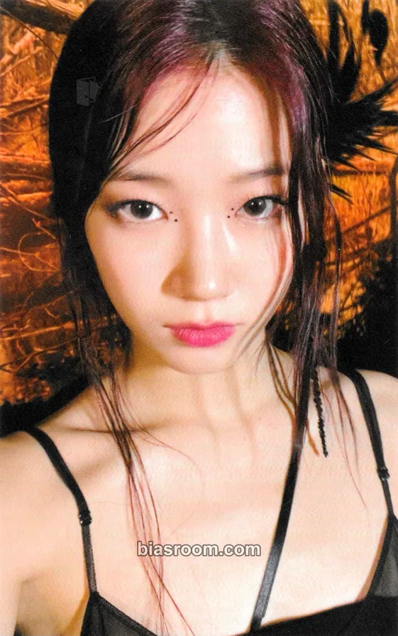 Kazuha EASY Photocard - LE SSERAFIM - LE SSERAFIM K-pop photocard