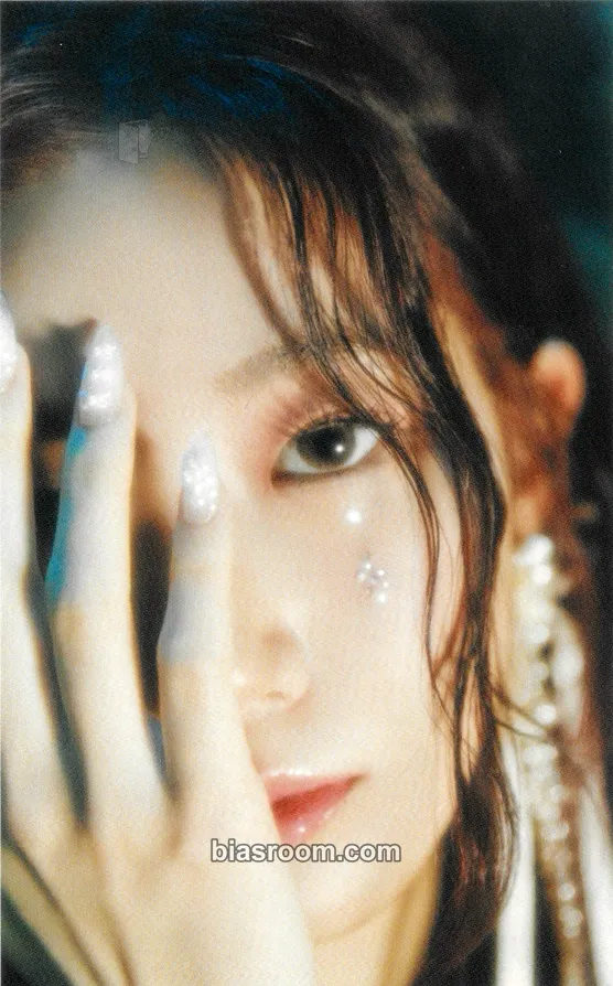 Kazuha EASY Photocard - LE SSERAFIM - LE SSERAFIM K-pop photocard