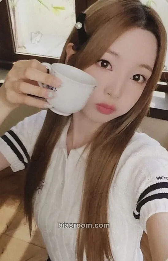 Yeonhee Official fanclub 1st generation Photocard - EL7Z UP - EL7Z UP K-pop photocard