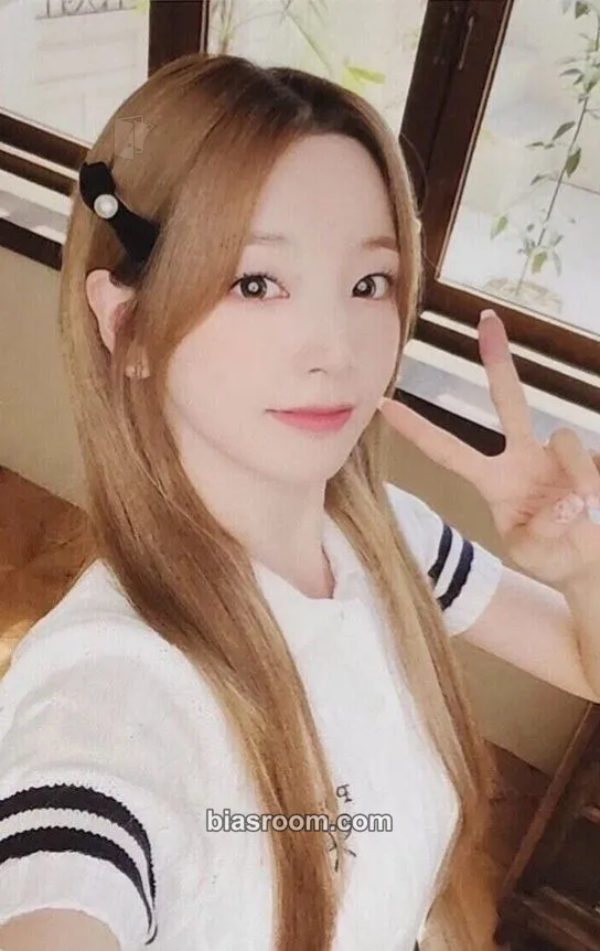 Yeonhee Official fanclub 1st generation Photocard - EL7Z UP - EL7Z UP K-pop photocard