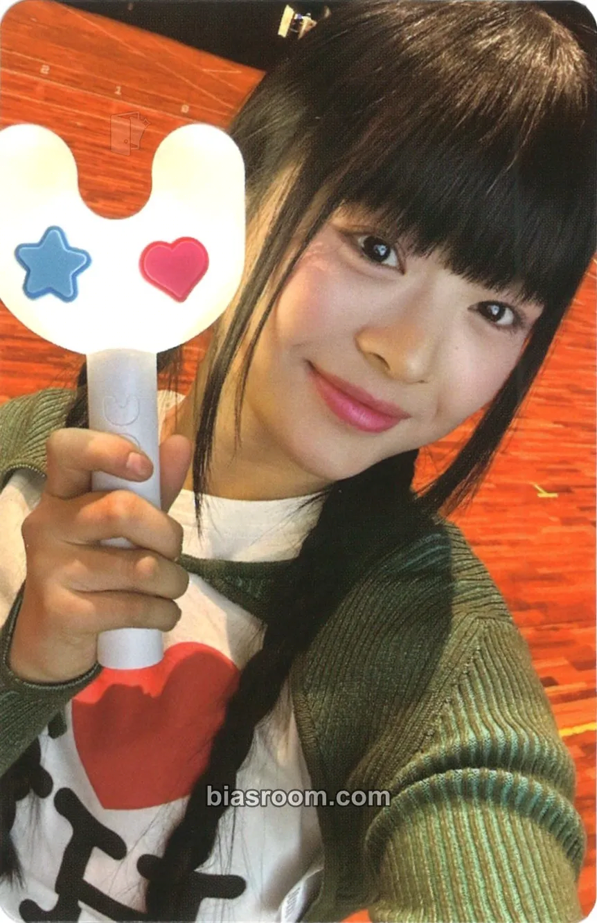 Hanni Binky Bong Photocard - NewJeans - NewJeans K-pop photocard