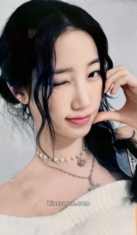 Kazuha EASY Photocard - LE SSERAFIM - LE SSERAFIM K-pop photocard