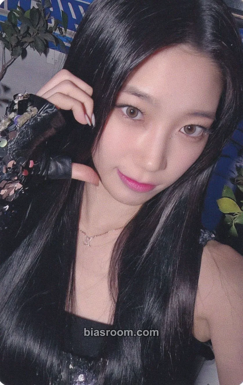 Kazuha EASY Photocard - LE SSERAFIM - LE SSERAFIM K-pop photocard