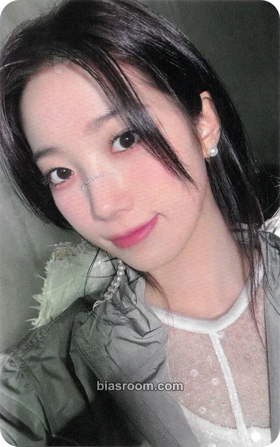 Kazuha EASY Photocard - LE SSERAFIM - LE SSERAFIM K-pop photocard