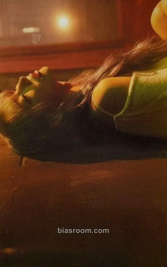 Sakura EASY Photocard - LE SSERAFIM - LE SSERAFIM K-pop photocard