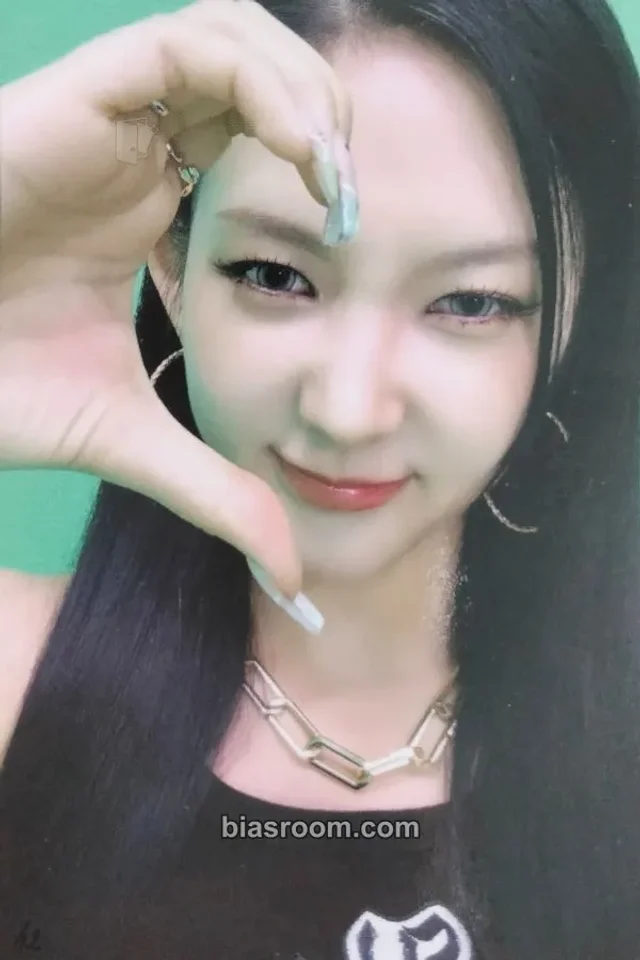 Young Posse - Yeonjung - ATE THAT Album album photocard selfie version