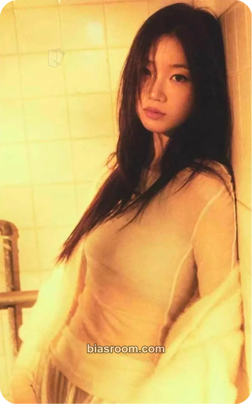 Kazuha EASY Photocard - LE SSERAFIM - LE SSERAFIM K-pop photocard