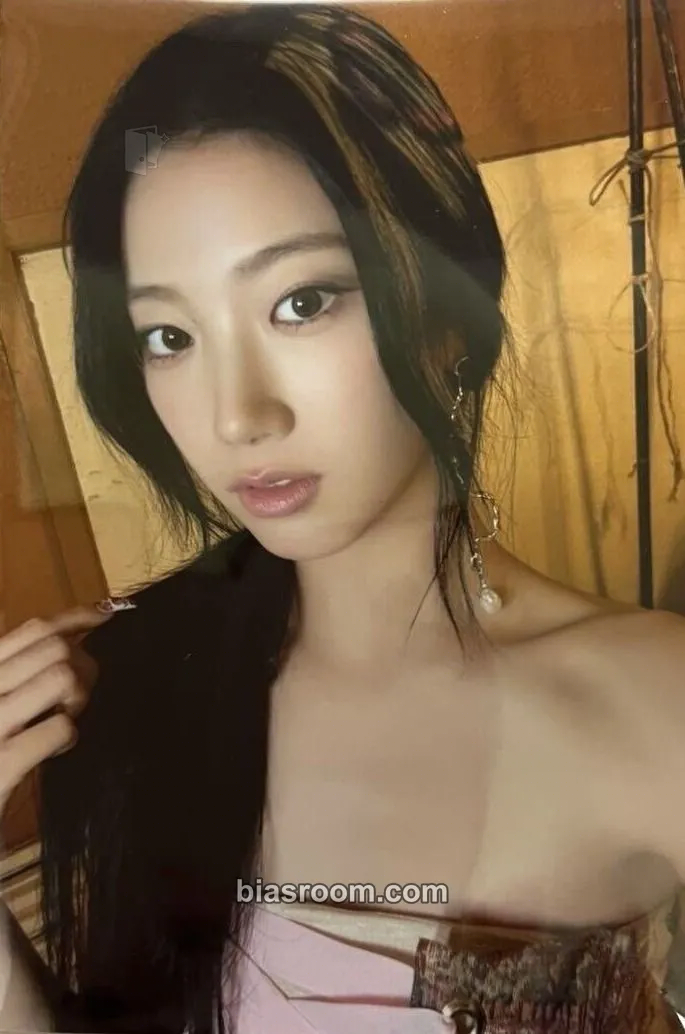 Kazuha EASY Photocard - LE SSERAFIM - LE SSERAFIM K-pop photocard
