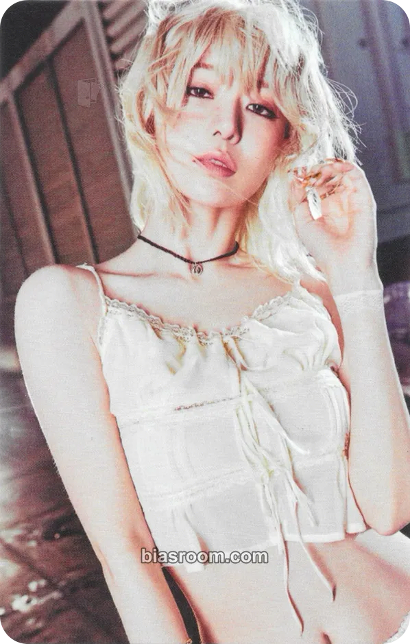 Sakura HOT Photocard - LE SSERAFIM - LE SSERAFIM K-pop photocard