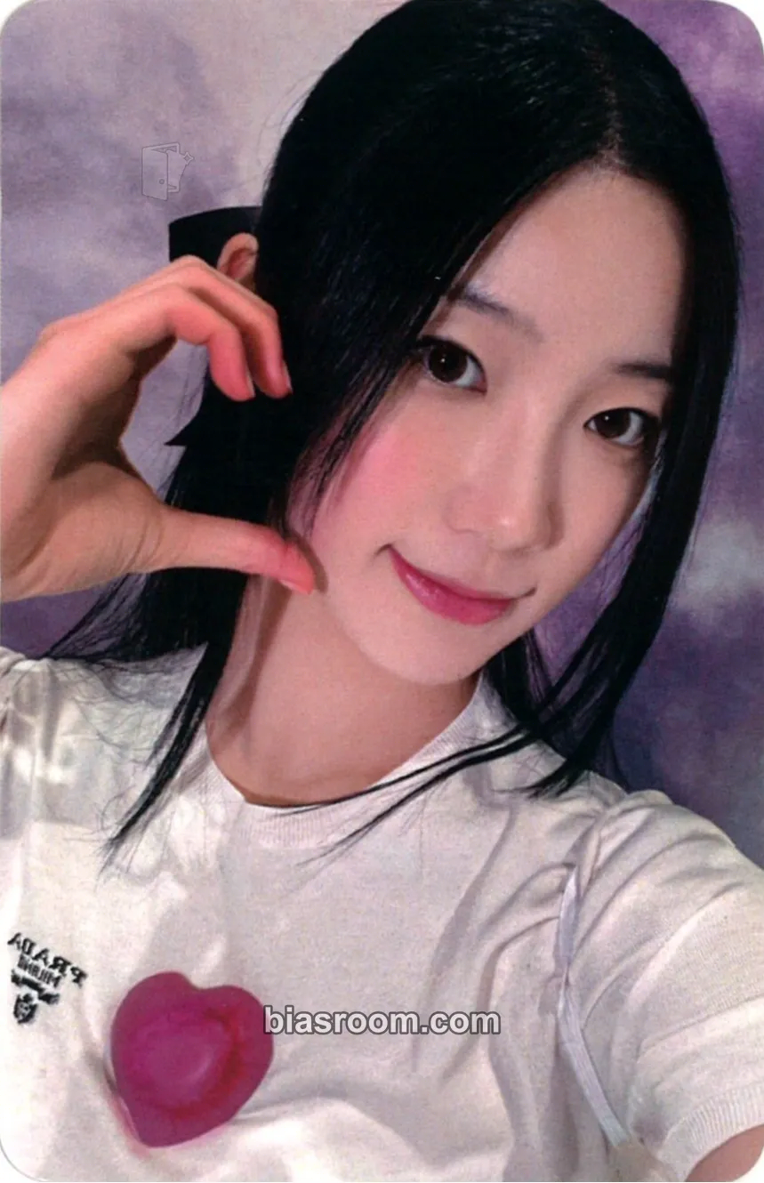 Kazuha UNFORGIVEN Photocard - LE SSERAFIM - LE SSERAFIM K-pop photocard
