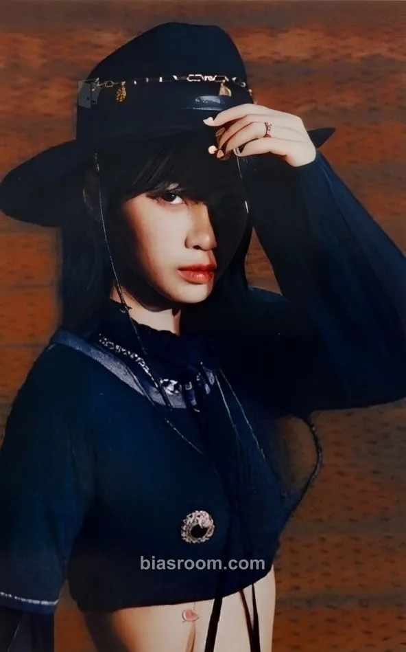 Kim Chaewon UNFORGIVEN Photocard - LE SSERAFIM - LE SSERAFIM K-pop photocard