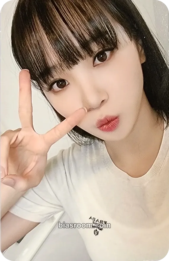 Kim Chaewon UNFORGIVEN Photocard - LE SSERAFIM - LE SSERAFIM K-pop photocard