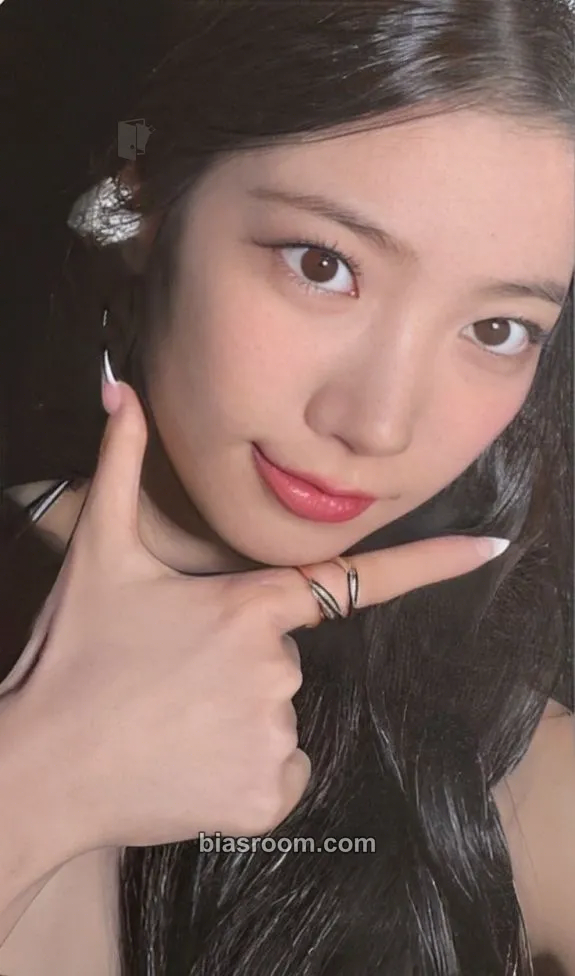 Kazuha UNFORGIVEN Photocard - LE SSERAFIM - LE SSERAFIM K-pop photocard