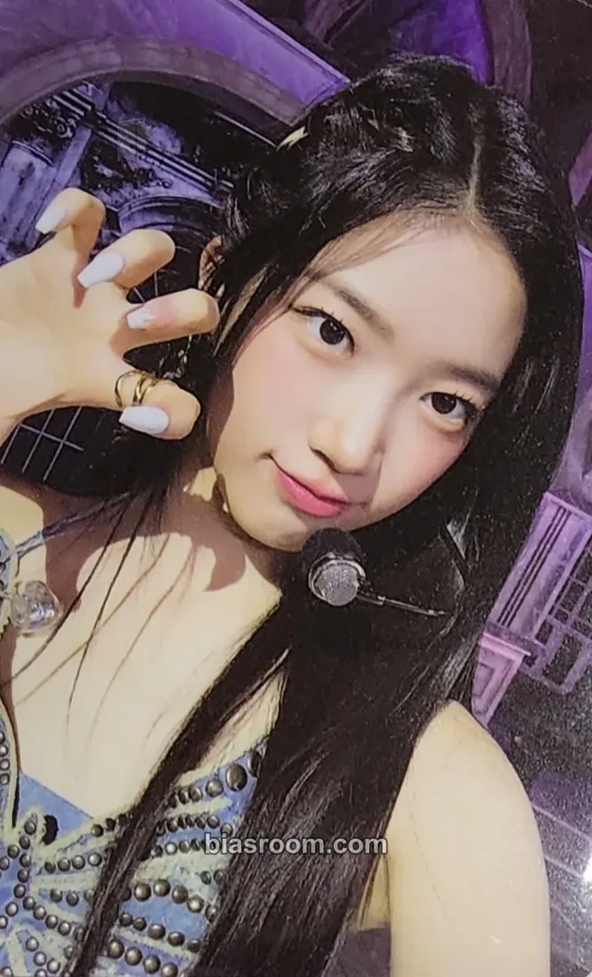 Kazuha UNFORGIVEN Photocard - LE SSERAFIM - LE SSERAFIM K-pop photocard