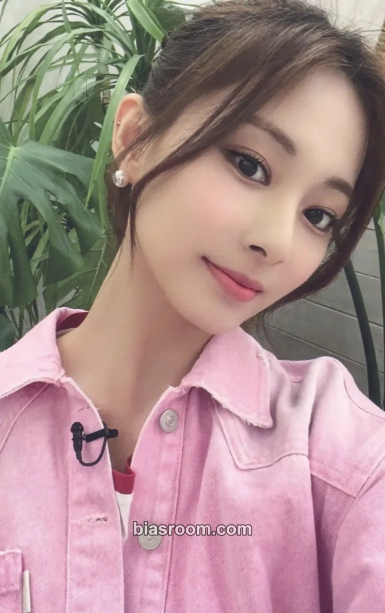 Tzuyu Green Project Photocard - TWICE - TWICE K-pop photocard
