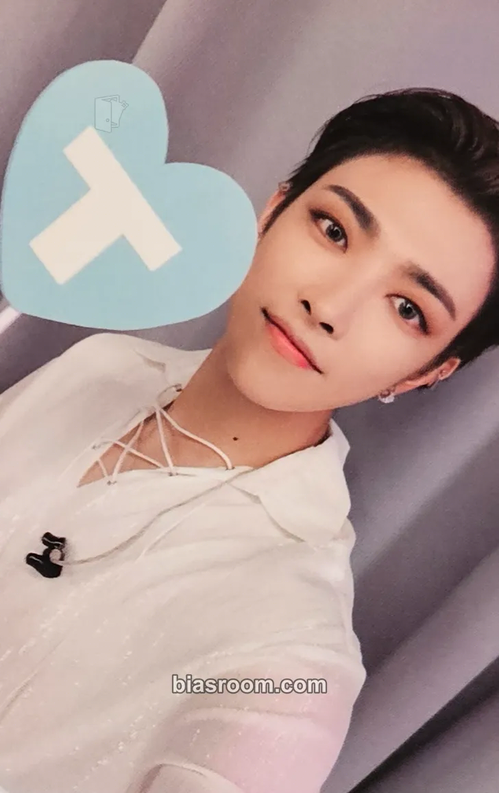 Hongjoong 2nd Anniversary Online Concert Photocard - ATEEZ - ATEEZ K-pop photocard