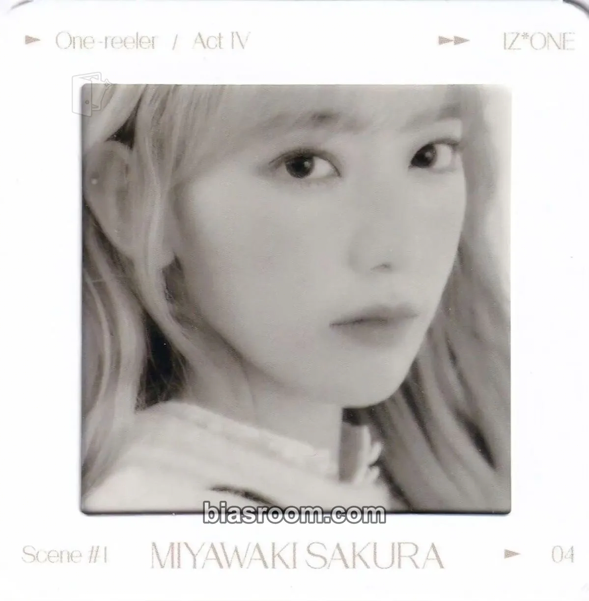 Sakura One-reeler / Act IV Photocard - IZ*ONE - IZ*ONE K-pop photocard