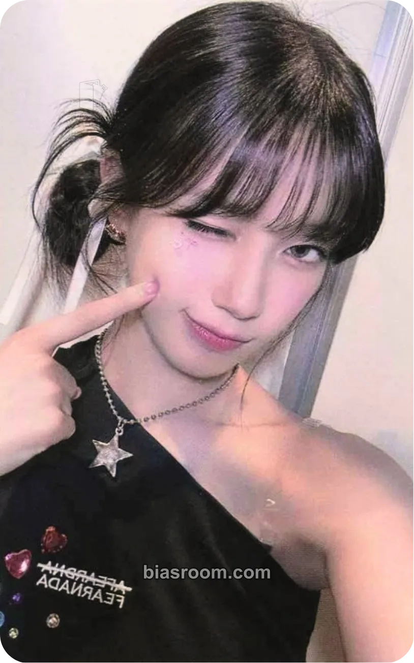 Kazuha CRAZY Photocard - LE SSERAFIM - LE SSERAFIM K-pop photocard