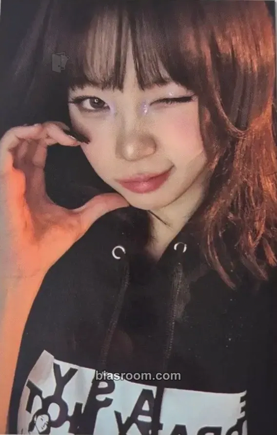 Kim Chaewon Easy Crazy Hot Tour Encore (2025/26) Photocard - LE SSERAFIM - LE SSERAFIM K-pop photocard