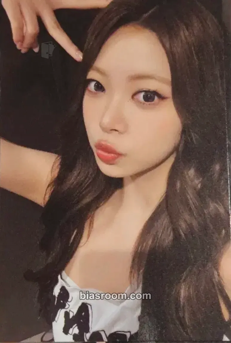 Hong Eunchae Easy Crazy Hot Tour Encore (2025/26) Photocard - LE SSERAFIM - LE SSERAFIM K-pop photocard