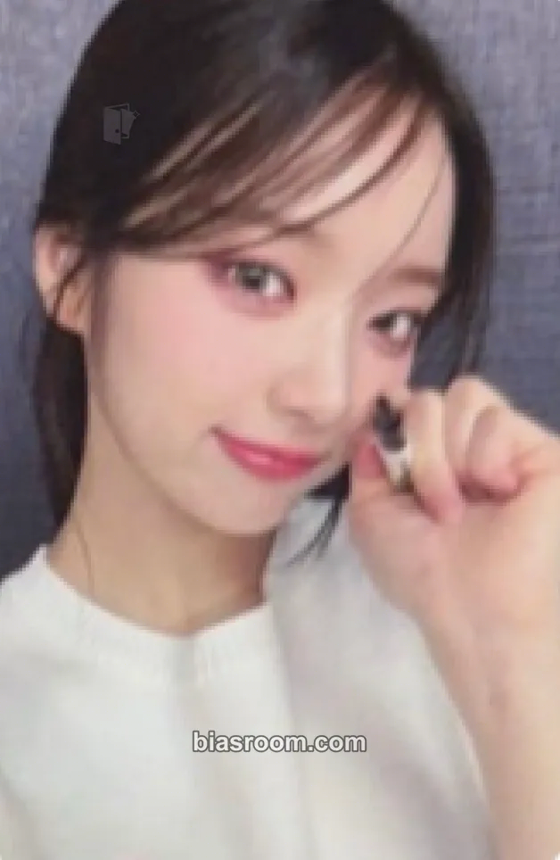 E.JI ICHILLIN' 2025 Season's Greetings - Office (Poca Album) Photocard - ICHILLIN’ - ICHILLIN’ K-pop photocard