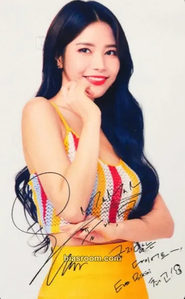 Solar Mamamoo x Ever Bikini Photocard - MAMAMOO - MAMAMOO K-pop photocard